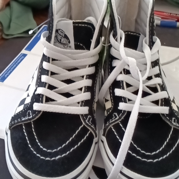 #40❤️ NWT Vans X Skateistan SK8 Hi Girls Skate Shoes - Picture 3 of 10